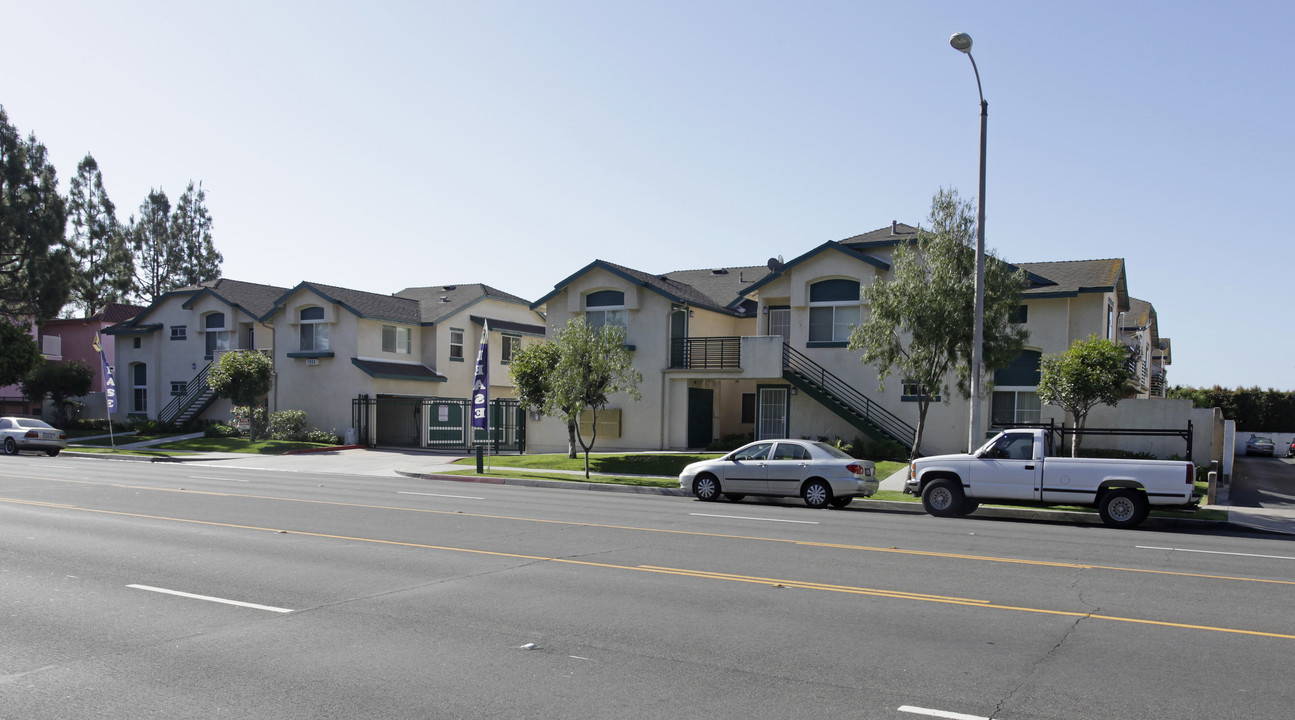 7642-7652 Crescent Ave in Buena Park, CA - Building Photo