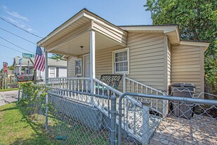 2063 Arbutus Ave in North Charleston, SC - Building Photo