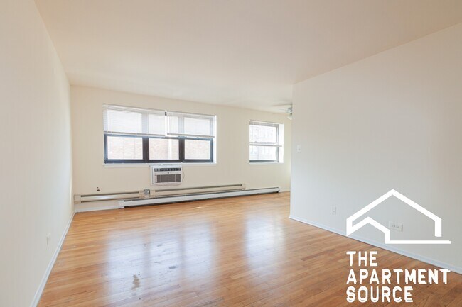 property at 660 W Wrightwood Ave