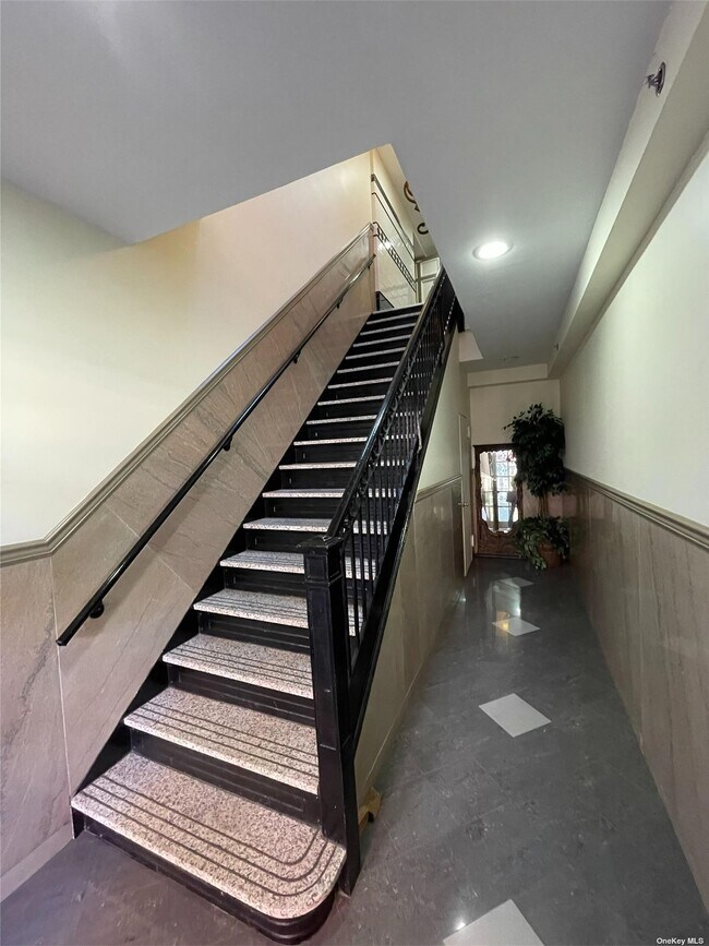 377 New York Ave-Unit -A in Huntington, NY - Building Photo - Building Photo