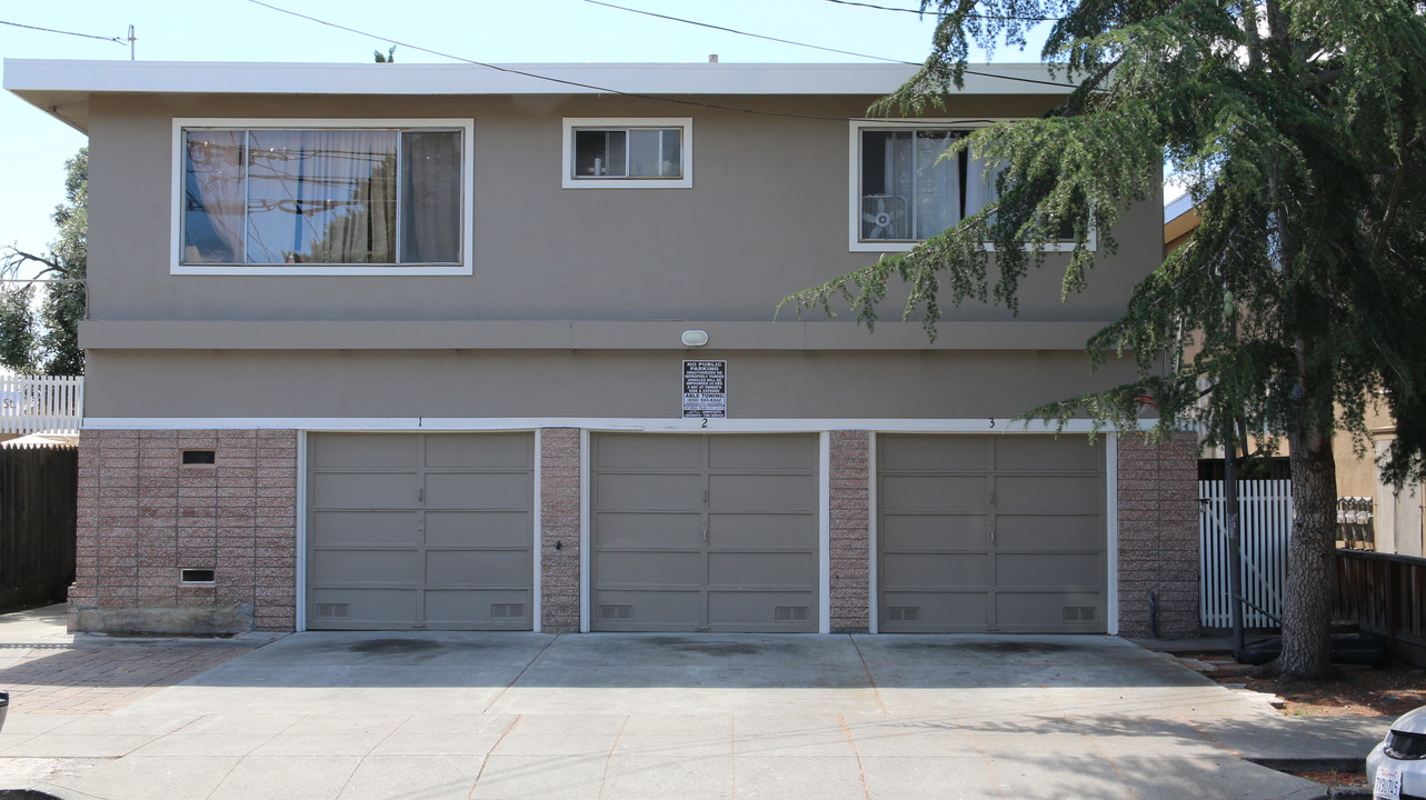 219 Jackson Avenue Apartments in Redwood City, CA - Building Photo