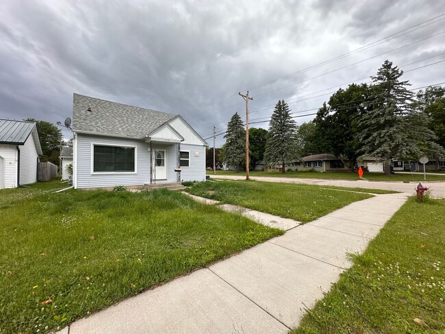 173 Robert St in Clintonville, WI - Building Photo - Building Photo