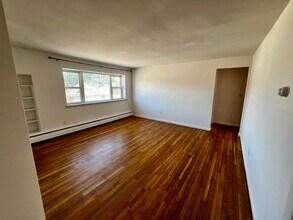 671 River St, Unit #2R in Boston, MA - Foto de edificio - Building Photo