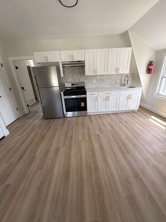 49 Rosehill Pl, Unit 2 in Irvington, NJ - Building Photo