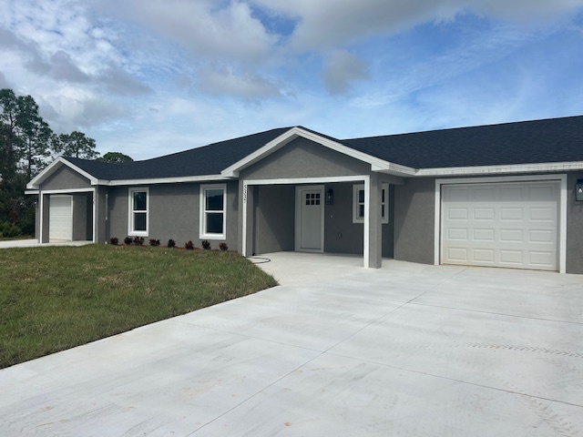 5335 Pebble Beach Dr in Sebring, FL - Foto de edificio