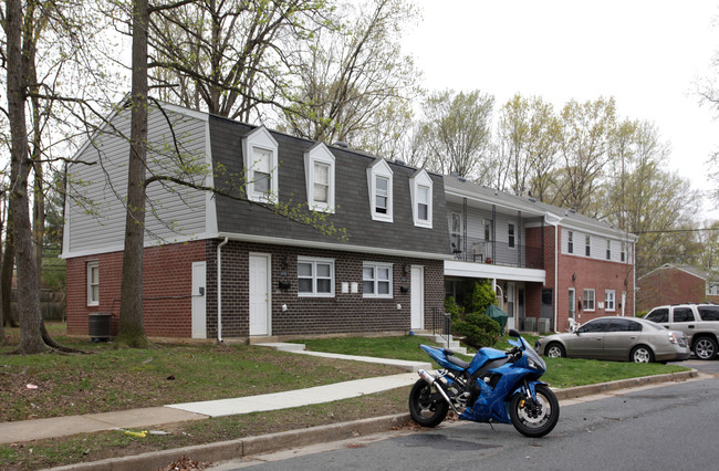 Oaktree Apartments in Joppa, MD - Building Photo - Building Photo