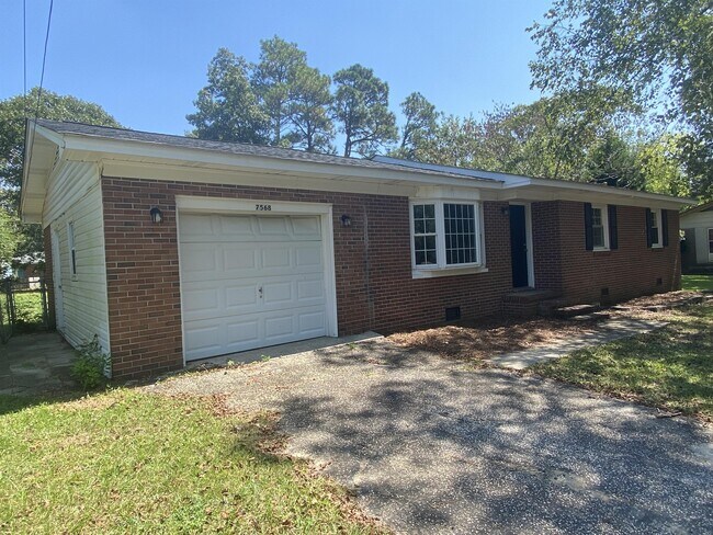 7568 Carrollburg Dr in Fayetteville, NC - Building Photo - Building Photo