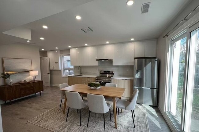 property at 92 Heatherside Dr