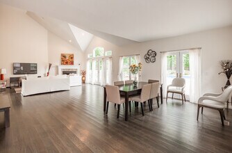 1 Mountain Laurel Ln in Southampton, NY - Building Photo - Building Photo