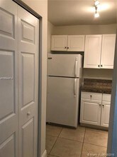 10411 N Kendall Dr-Unit -B-105 in Miami, FL - Building Photo - Building Photo