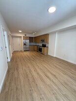 930 E 29th St, Unit A21 in Hialeah, FL - Building Photo