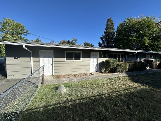 property at 719 SW Bridge St