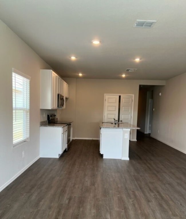 596 Jennifer Wy in New Braunfels, TX - Building Photo - Building Photo