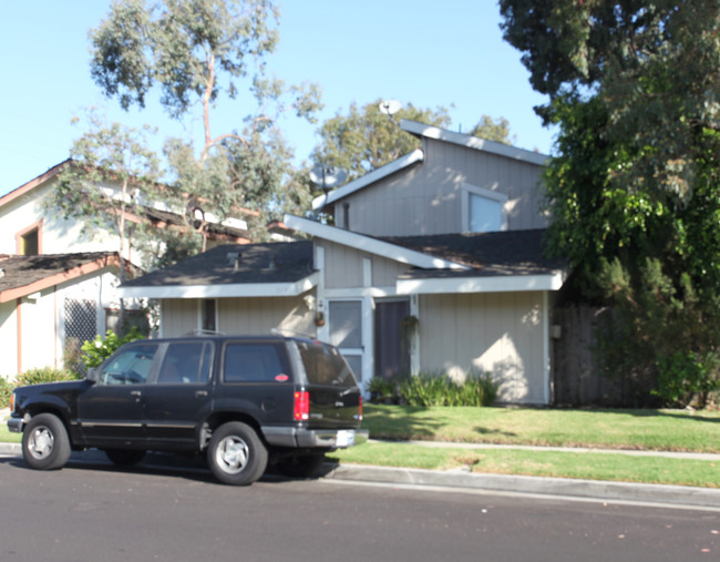 211 Oswego Ave in Huntington Beach, CA - Building Photo - Building Photo