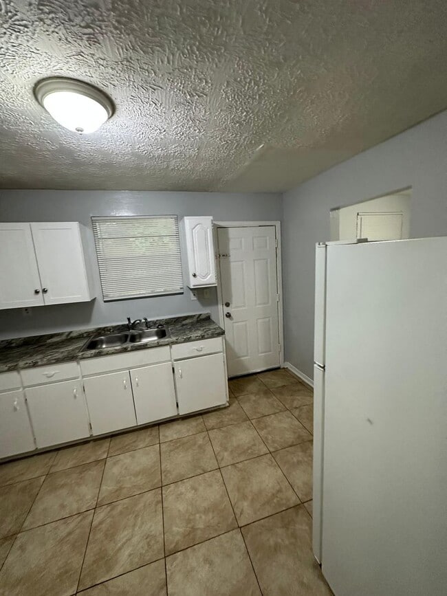 1632 8th St W