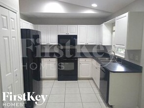 3562 SW Carmody St, Unit 1F in Port St. Lucie, FL - Foto de edificio - Building Photo