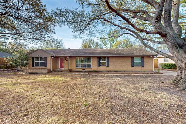 4082 Royal Ln in Dallas, TX - Building Photo