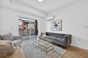 2530 Shoreline Dr in Lake Country, BC - Building Photo