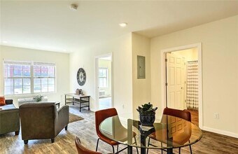 327 Pine St in Pawtucket, RI - Foto de edificio - Building Photo