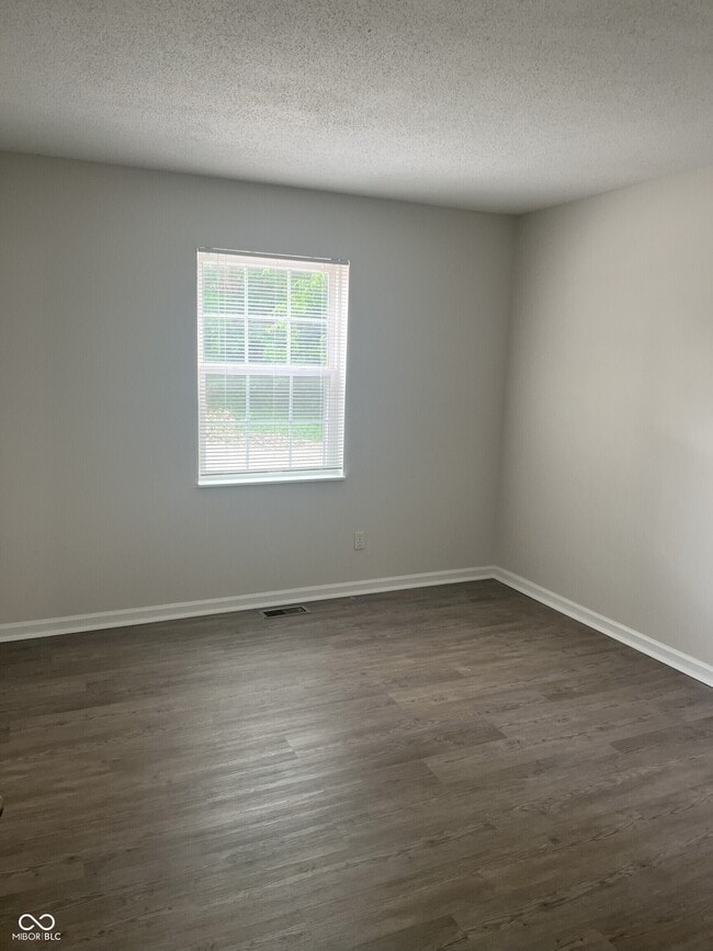 property at 421 Lark Ct