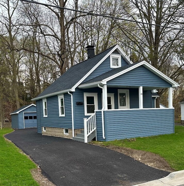 40 N Brookside Ave in Endicott, NY - Foto de edificio