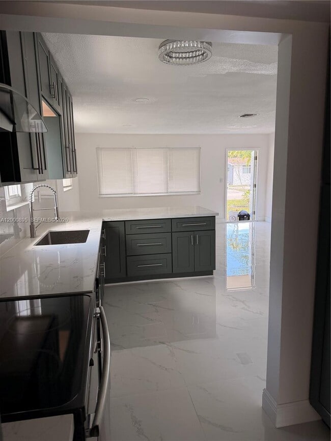 7380 Cleveland St in Hollywood, FL - Building Photo - Building Photo