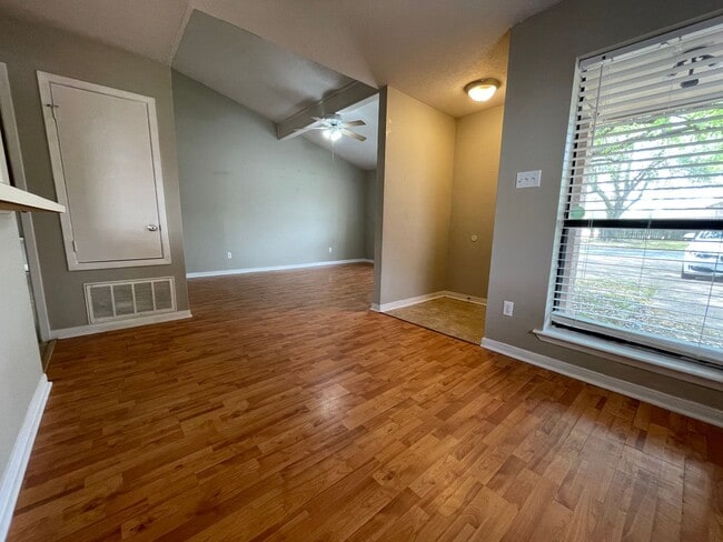 AUGUST PRE-LEASE! Spacious 2 Bedroom 2 Ba in College Station, TX - Building Photo - Building Photo