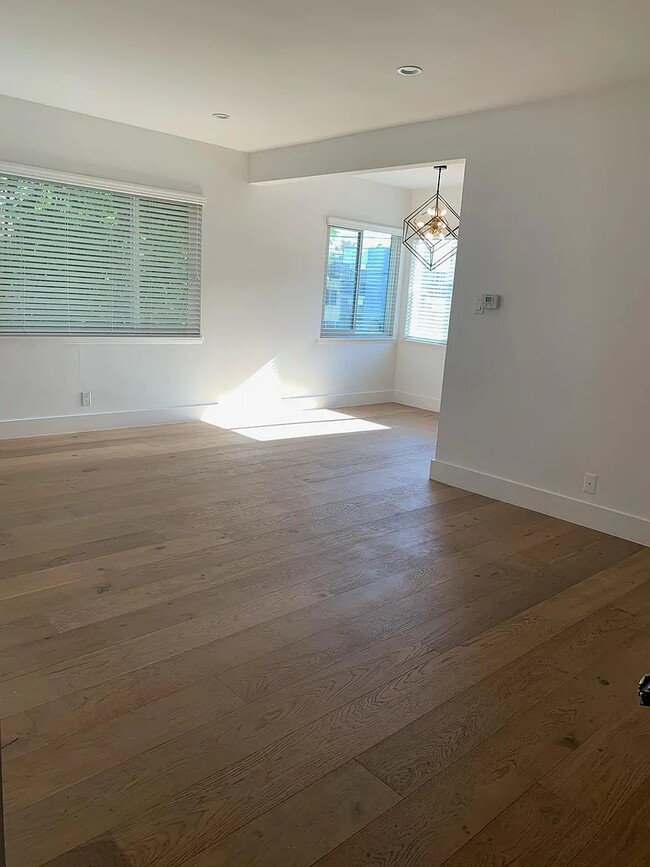 4907 Klump Ave in North Hollywood, CA - Foto de edificio - Building Photo