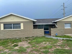997 Nicklaus Dr in Rockledge, FL - Building Photo