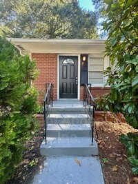 2556 Old Hapeville Rd SW in Atlanta, GA - Foto de edificio - Building Photo