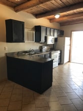 2020 E Ambush St, Unit C in Pahrump, NV - Foto de edificio - Building Photo