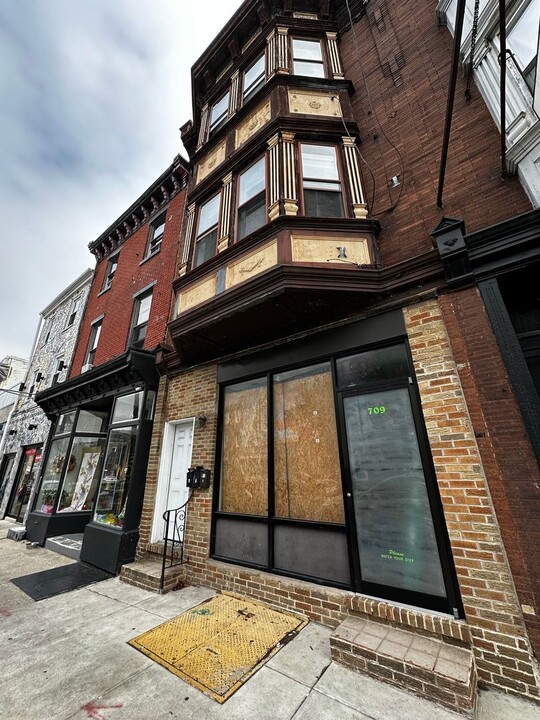 709 E Passyunk Ave in Philadelphia, PA - Building Photo