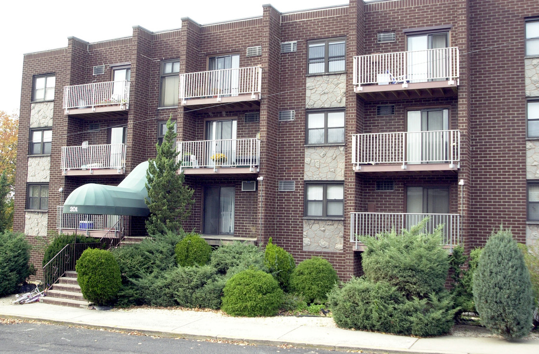 Valley Vista Condominiums in Palisades Park, NJ - Foto de edificio