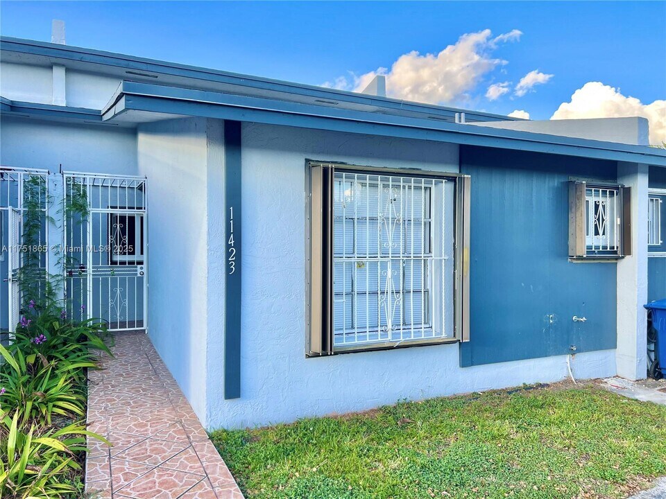 11423 NW 4th Ter in Sweetwater, FL - Building Photo
