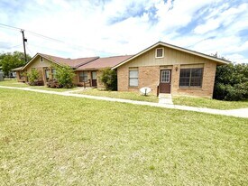Trinity Oaks in Kirby, TX - Building Photo