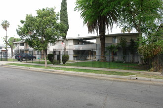 14753 Blythe St in Panorama City, CA - Foto de edificio - Building Photo