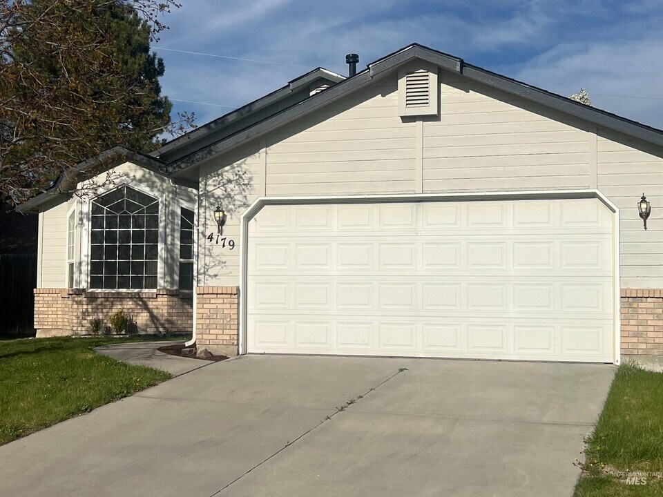 4179 E Carnation Ct in Boise, ID - Building Photo