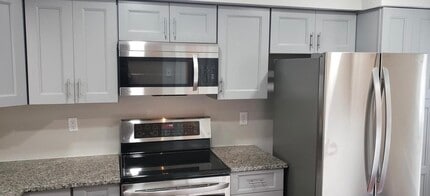 8503 Gambel Oak Dr in Springfield, VA - Building Photo - Building Photo