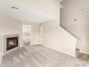810 SW Pinebrook Village Ct in Blue Springs, MO - Building Photo - Building Photo