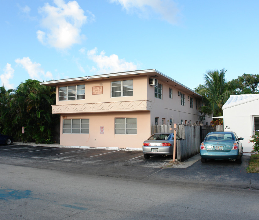 821 N Victoria Park Rd in Fort Lauderdale, FL - Building Photo