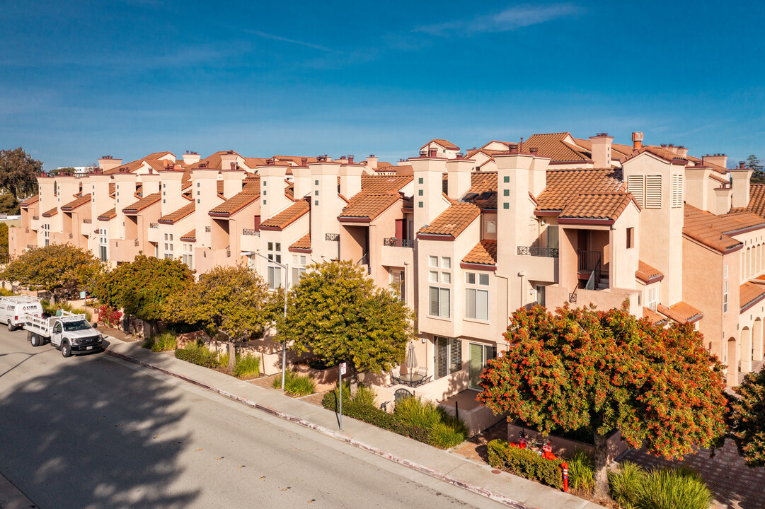 Corte Bella in San Mateo, CA - Foto de edificio