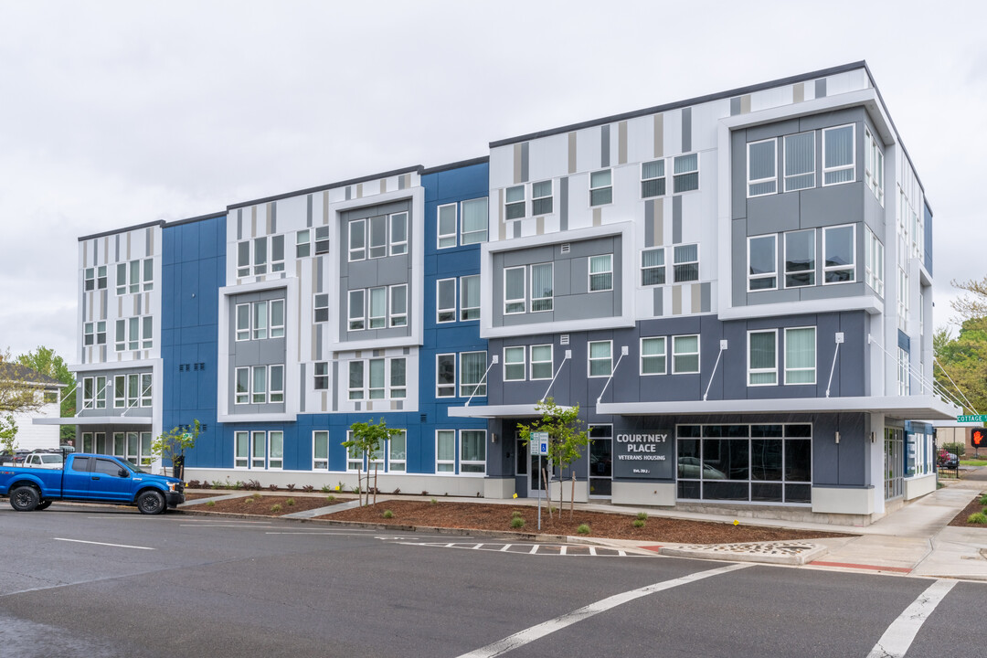 Courtney Place in Salem, OR - Building Photo