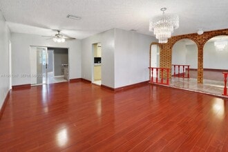 3241 NW 40th St in Lauderdale Lakes, FL - Building Photo - Building Photo