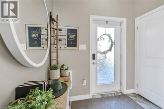 61 Esplanade Ln in Grimsby, ON - Building Photo - Building Photo