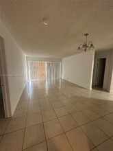 8977 Wiles Rd, Unit 105 in Coral Springs, FL - Foto de edificio - Building Photo