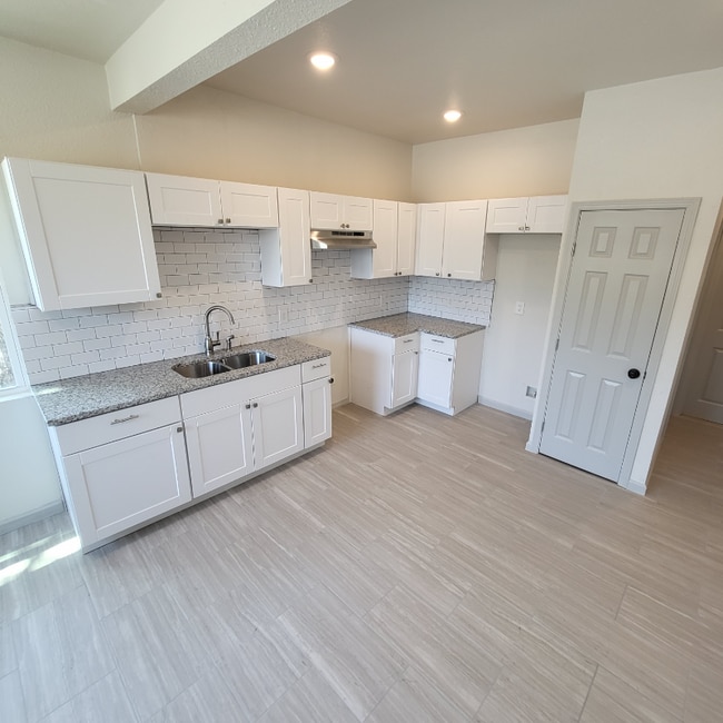 647 Hammond Ave in San Antonio, TX - Building Photo - Building Photo