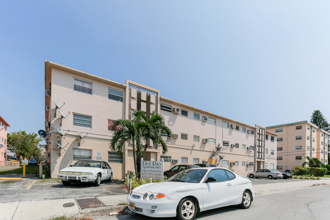 Del Rio Apartments Building 2 in Miami, FL - Building Photo - Building Photo