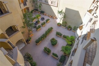 11911 Mayfield Ave, Unit PH7 in Los Angeles, CA - Building Photo - Building Photo