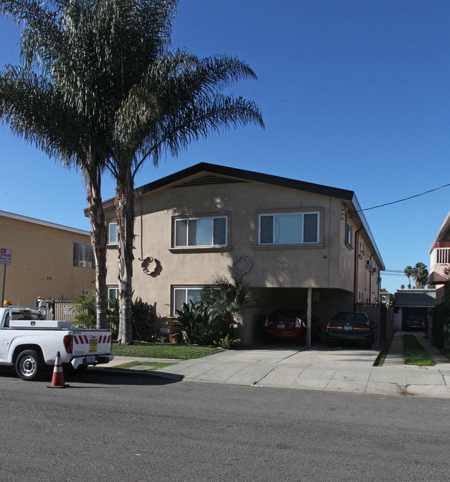 1725 N Alexandria Ave in Los Angeles, CA - Foto de edificio - Building Photo