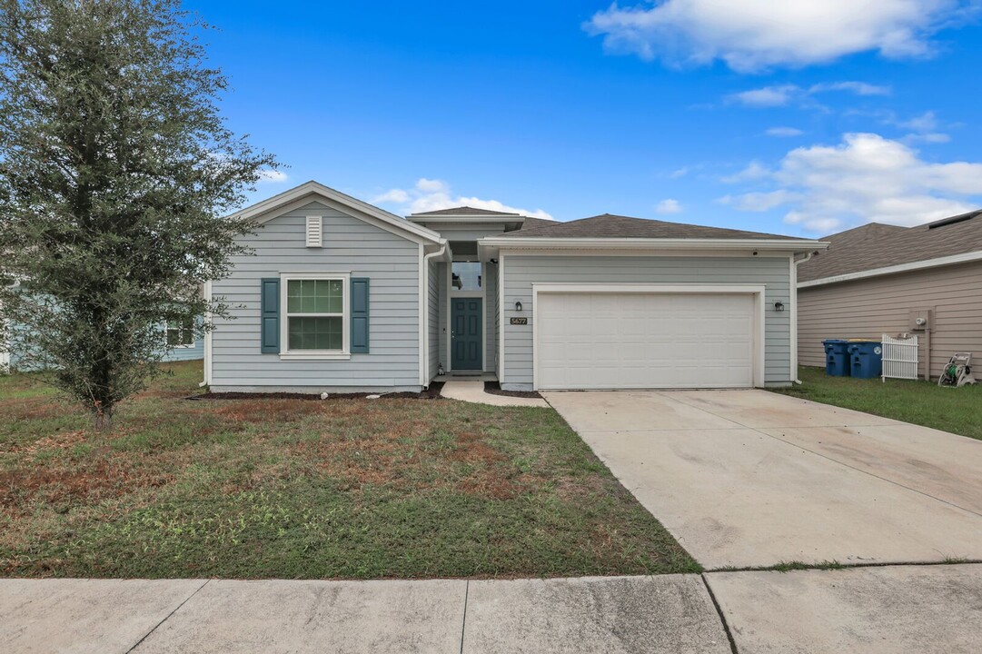 5677 Kellar Cir in Jacksonville, FL - Building Photo